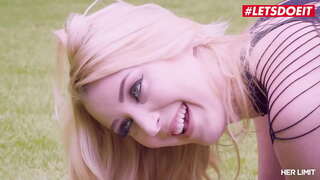 LETSDOEIT - Amaris &amp;amp; Caleb Roca - Seksi Guzu Blondie Briši Analni Duboko Napadnut od Strane Žudnja Tata