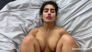 ���කක දශ ලකත්ෂ ඇගේ කකුල් පුරා ඇගේ හිස සඳහා, ගැඹුරු දැනුම ව්යාප්ත කිරීම