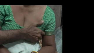 ���रण आई तिच्या कामौत्तेजित होणे मुलगा एकच बेड शेअर करा