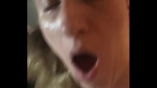 ���ුල් උදෑසන blowjob හා ලිංගික සමග සුදු හම බෝම්බයක් අතහැරියාට MIlF